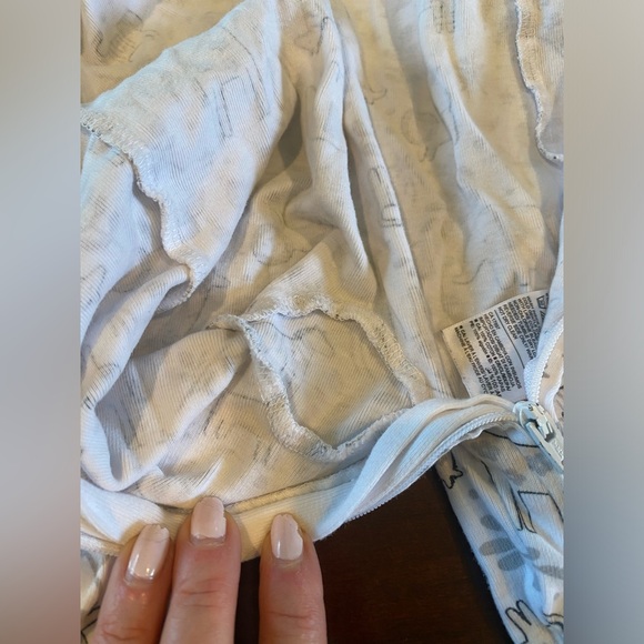 NWOT Old Navy Gender Neutral Footed Onesie Size: 3-6 Month - Picture 4 of 5